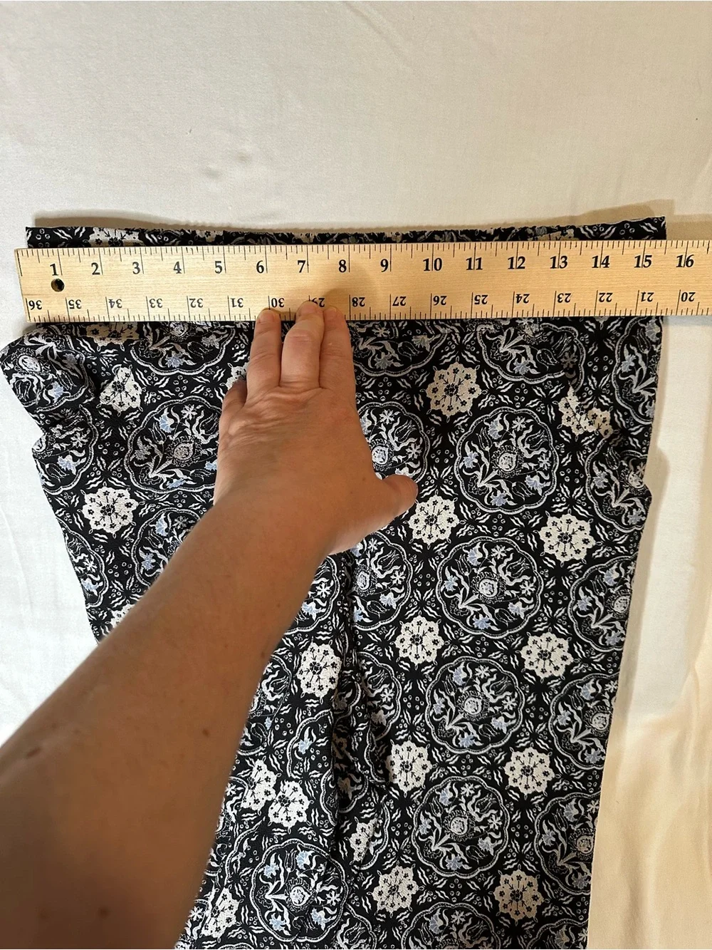 Max Studio Black Medallion Print Wide Leg Pants M Floral Boho Pull-On Blue Cream - Picture 10 of 10
